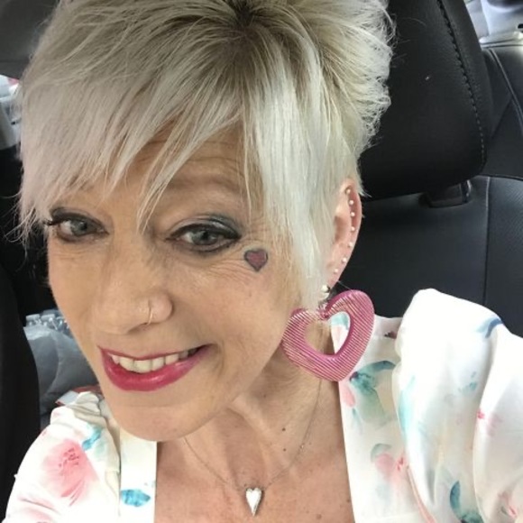 Meet your Posher, Carrie - Picture 1 of 1